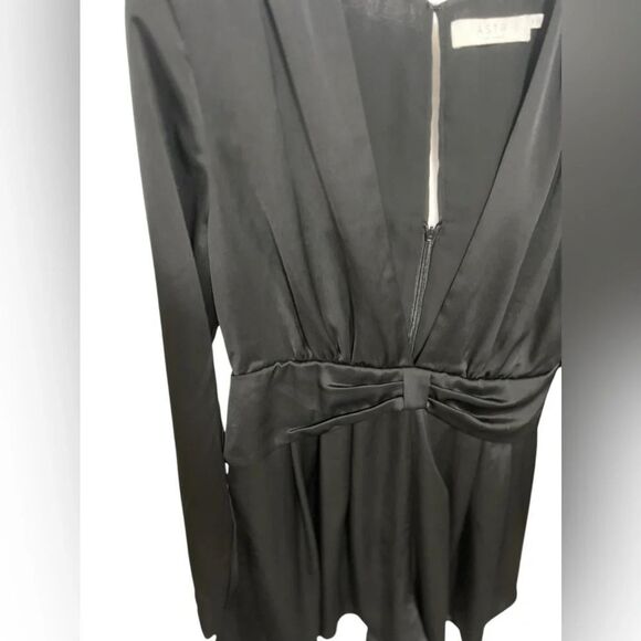 Astr Black Romper silky feeling medium v neck bow Anthropologie - Picture 10 of 16
